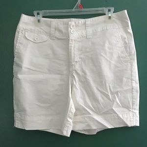 White womens chino shorts size 8